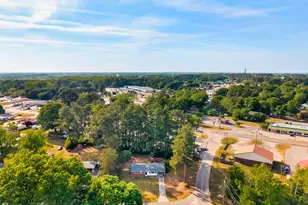 302 W 3rd Ave, Raeford, NC 28376 - Photo 8