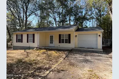 907 N Sycamore Street, Aberdeen, NC 28315 - Photo 1
