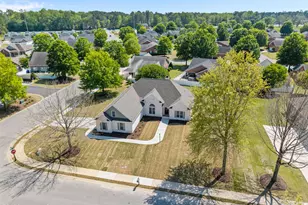 404 Donald Dr, Winterville, NC 28590 - Photo 2