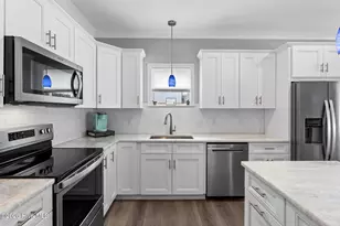 135 NW 7th St, Oak Island, NC 28465 - Photo 4
