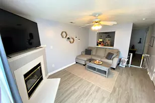 303 Meadowbrook Ln, Jacksonville, NC 28546 - Photo 2