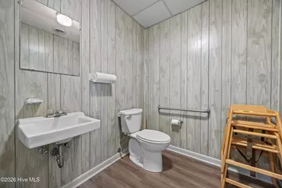 204 E Bayshore Boulevard, Jacksonville, NC 28540 - Photo 20