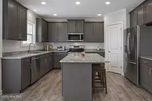 1011 Sailfish St, New Bern, NC 28562 - Photo 2