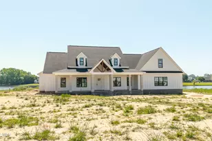 170 Lake Point Ln, Clinton, NC 28328 - Photo 2