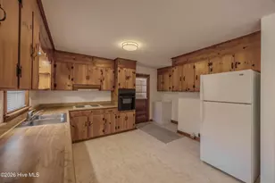 610 W Church St, Beulaville, NC 28518 - Photo 6
