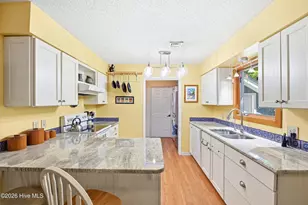 227 E 11th St, Southport, NC 28461 - Photo 12