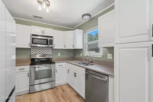 220 E Lakeridge Landing, Jacksonville, NC 28546 - Photo 10