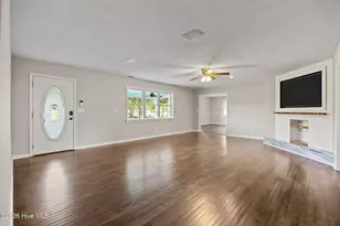 113 Stuart Ave, Lake Waccamaw, NC 28450 - Photo 4