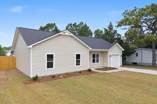 113 N King St, Hubert, NC 28539 - Photo 2