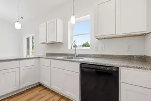 113 N King St, Hubert, NC 28539 - Photo 14