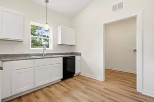 113 N King St, Hubert, NC 28539 - Photo 16