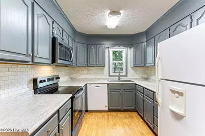 420 E Hedgelawn Way, Southern Pines, NC 28387 - Photo 10