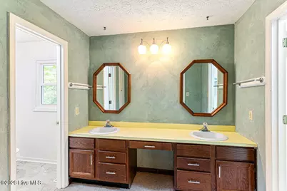 420 E Hedgelawn Way, Southern Pines, NC 28387 - Photo 24
