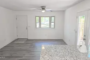 301 Stuart Ave, Southport, NC 28461 - Photo 8