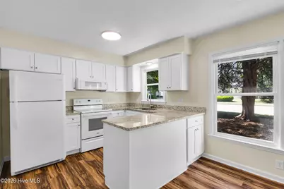 106 W Victoria Court #A, Greenville, NC 27834 - Photo 4