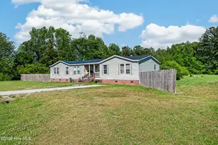 201 Michelle Ln, Maysville, NC 28555 - Photo 2