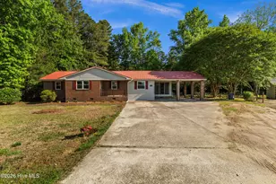 11073 Sam Potts Hwy, Lake Waccamaw, NC 28450 - Photo 2