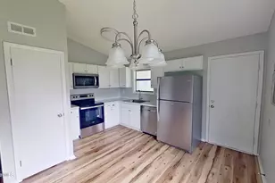 152 Village Cir, Jacksonville, NC 28546 - Photo 4