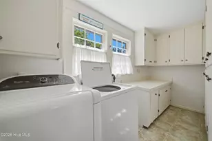 215 W Queen St, Edenton, NC 27932 - Photo 12