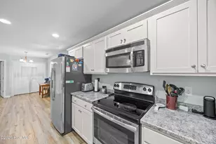 119B James Ave, Surf City, NC 28445 - Photo 4