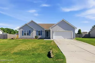 202 High Meadow Ct, Richlands, NC 28574 - Photo 2