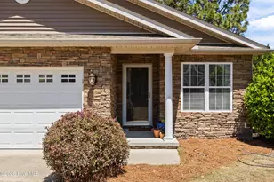 114 Lightwater Dr, Aberdeen, NC 28315 - Photo 2