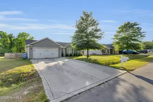 306 Tuscan Ct, Richlands, NC 28574 - Photo 2