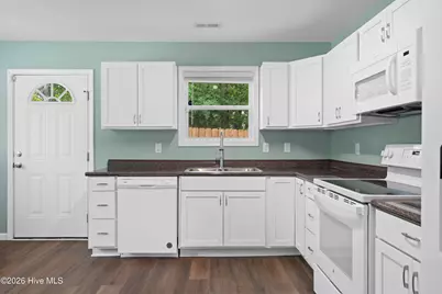 629 Walnut Drive, Jacksonville, NC 28540 - Photo 8