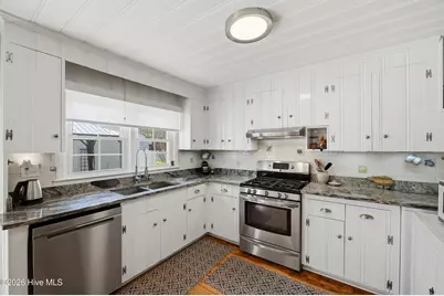 102 S Fodale Avenue, Southport, NC 28461 - Photo 14