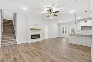 30421 E Lake Rd, Wagram, NC 28396 - Photo 10