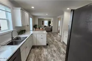 896 Academy St, Fair Bluff, NC 28439 - Photo 6