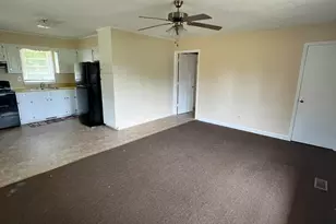809 Fox St, Elizabethtown, NC 28337 - Photo 4