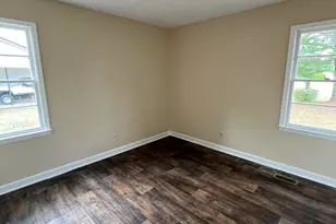 809 Fox St, Elizabethtown, NC 28337 - Photo 8
