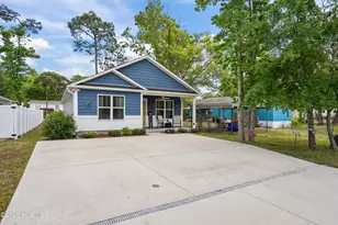 206 NE 76th St, Oak Island, NC 28465 - Photo 4