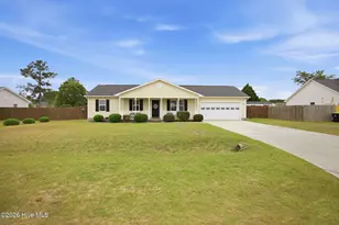 209 Snowden Ct, Richlands, NC 28574 - Photo 2