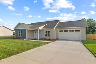 406 Wade Dr, Richlands, NC 28574 - Photo 2