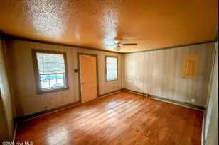 404 E Elizabeth St, Selma, NC 27576 - Photo 2