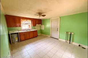 404 E Elizabeth St, Selma, NC 27576 - Photo 4