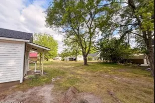 404 E Elizabeth St, Selma, NC 27576 - Photo 12