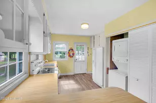 402 Madam Moores Ln, New Bern, NC 28562 - Photo 16