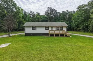 206 Village Dr, Beaufort, NC 28516 - Photo 2
