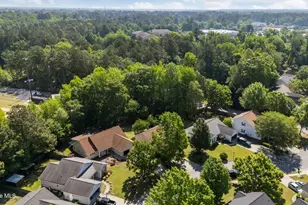 210 Monterey Cir, New Bern, NC 28562 - Photo 8