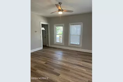 240 E New Hampshire Avenue, Southern Pines, NC 28387 - Photo 6