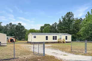156 Countryside Dr, Aberdeen, NC 28315 - Photo 2