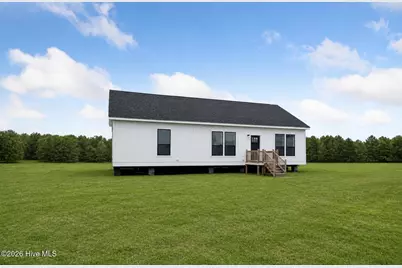 439 N Lee Avenue, Beulaville, NC 28518 - Photo 1