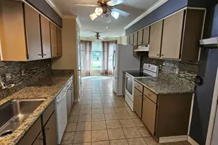 218 Foxwood Ct, Jacksonville, NC 28540 - Photo 6
