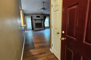 218 Foxwood Ct, Jacksonville, NC 28540 - Photo 2