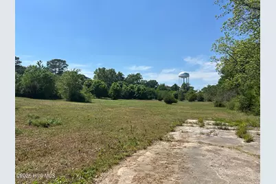 100 1st Street, Laurinburg, NC 28352 - Photo 2
