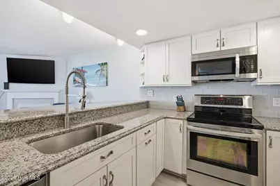 1518 S Lake Park Boulevard #4b, Carolina Beach, NC 28428 - Photo 6