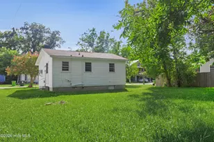 304 N B St, Bridgeton, NC 28519 - Photo 14